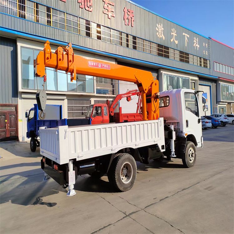 鞍山市三轮随车吊定制 农用改装机自备吊中瑞长期出售